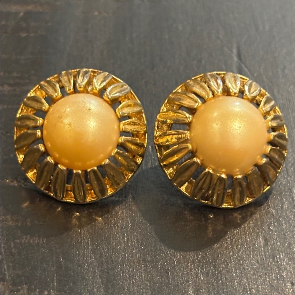 Vintage Gold Tone Pearl Chunky Pierced Earrings Regal Victorian